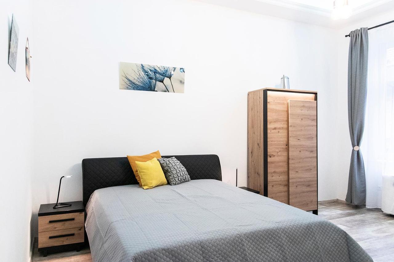 Astoria Tiny Apartment Budapest Luaran gambar